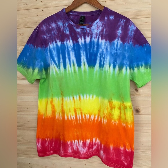 GILDAN Soft Style | Tie-Dye T-Shirt | Color: Rainbow | Size: L - Picture 3 of 8
